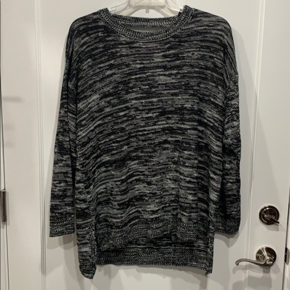 High-Low Sweater with Back Yoke Lace Up - Picture 2 of 5